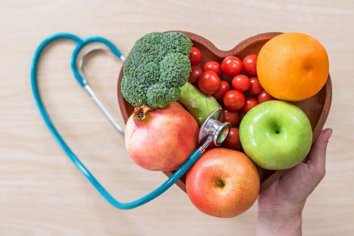 متخصص تغذیه، با تأکید بر نقش تغذیه سالم در کاهش اثرات آلودگی هوا گفت: مصرف شیر، میوه‌های حاوی ویتامین C و مایعات فراوان به تقویت سیستم ایمنی و پیشگیری از بیماری‌های فصلی کمک می‌کند.