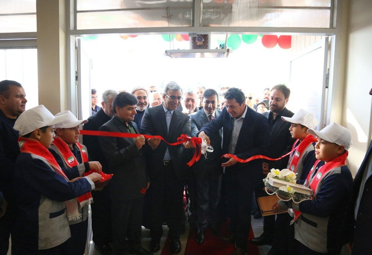 دبستان ۱۲ کلاسه جعفر برزگر در حاشیه شهر مشهد، باحضور استاندار خراسان رضوی و رئیس دفتر کمیساریای عالی سازمان ملل در مشهد افتتاح شد. مدیرکل آموزش و پرورش استان خراسان رضوی در این مراسم گفت: تاکنون بیش از ۵۲ هزار دانش آموز  اتباع در مدارس ثبت نام کرده‌اند.