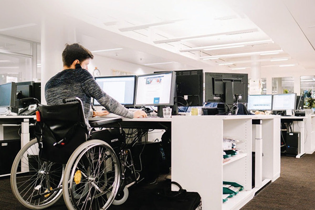 انگار بیکاری برایشان یک سرنوشت ازپیش نوشته است؛ نه به خاطر ناتوانی، بلکه از بی مهری ساختار‌هایی که قرار بوده است حامی آن‌ها باشند.