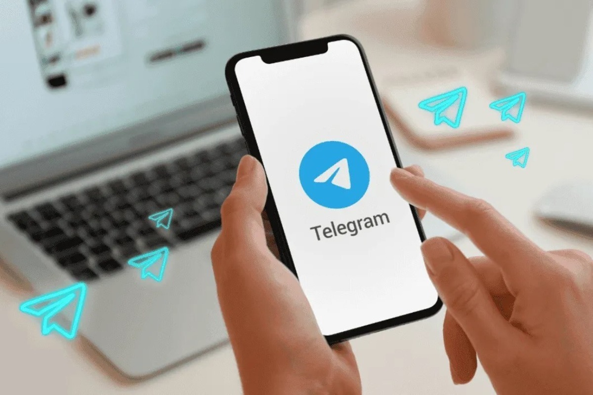 تلگرام در آپدیت جدید خود قابلیت «لایو استوری» را معرفی کرد تا کاربران بتوانند مانند اینستاگرام و یوتیوب، تجربه‌های خود را به‌صورت زنده با امکانات تعاملی پیشرفته به اشتراک بگذارند.