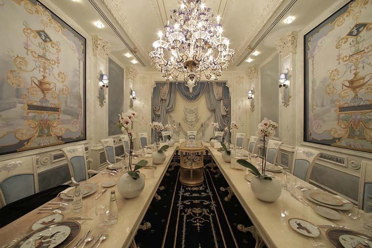 سازمان امور مالیاتی اعلام کرد: صنف رستوران، کافی‌شاپ و سفره‌خانه سنتی می‌بایست از ابتدای دی ماه که صدور صورت‌حساب الکترونیک در سامانه مؤدیان الزامی می‌شود، مالیات علی‌الحساب ۸ درصدی را نیز پرداخت کنند.