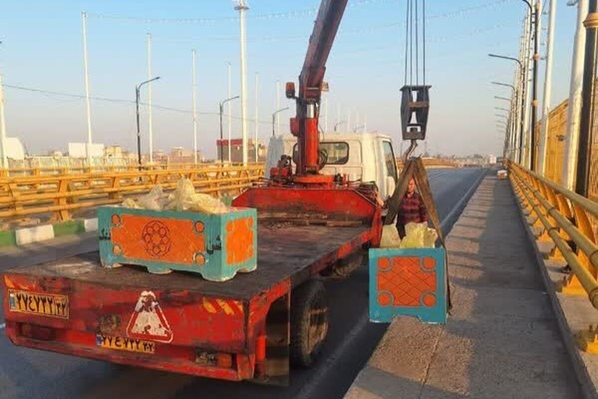 مدیرکل هماهنگی و نظارت بر خدمات شهری شهرداری مشهد از رشد چشمگیر تأمین و جایگزینی باکس‌های شن و نمک در سال جاری خبر داد.