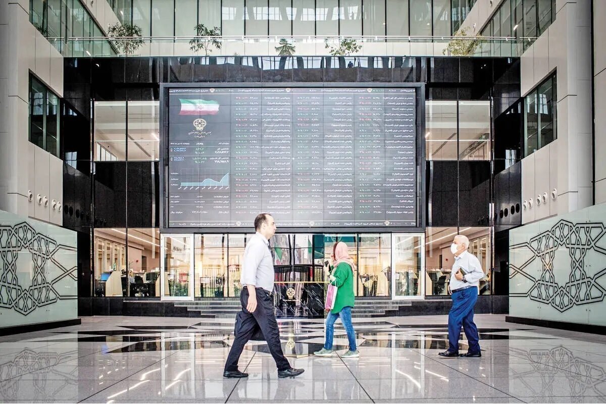 بازار سهام امروز شاهد تقابل سخت خریداران و فروشندگان بود و در پایان با ۲۹ هزار واحد رشد، به کار خود پایان داد.