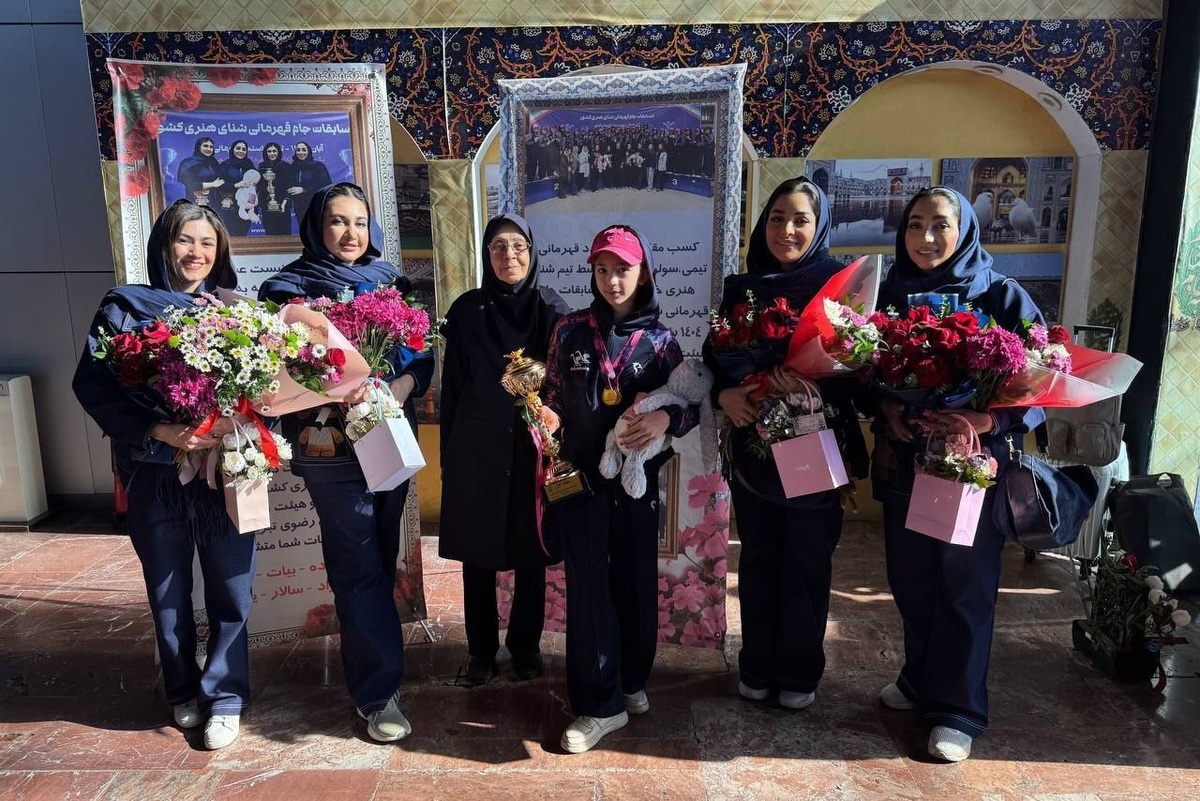 نوجوان محله سجاد مشهد، ۲ سال پیاپی در رشته شنای هنری مدال طلای کشوری را کسب کرده است.