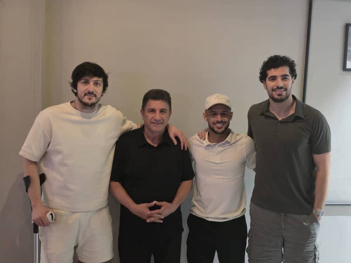 سرمربی تیم ملی فوتبال ایران با سردار آزمون، سعید عزت‌اللهی و مهدی قایدی دیدار کرد تا وضعیت آمادگی و مصدومیت آنها را پیش از اردوی فیفادی بررسی کند.