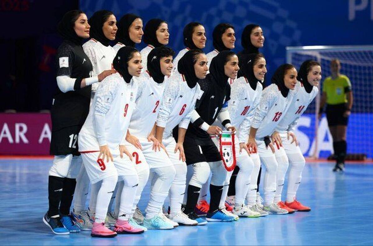 تیم ایران در جام جهانی ۲۰۲۵ که اولین دوره جام جهانی فوتسال زنان است، در گروه D با تیم‌های برزیل، ایتالیا و پاناما همگروه بود، در حساس‌ترین دیدار برابر ایتالیا شکست خورد و به مرحله یک چهارم نهایی نرسید.