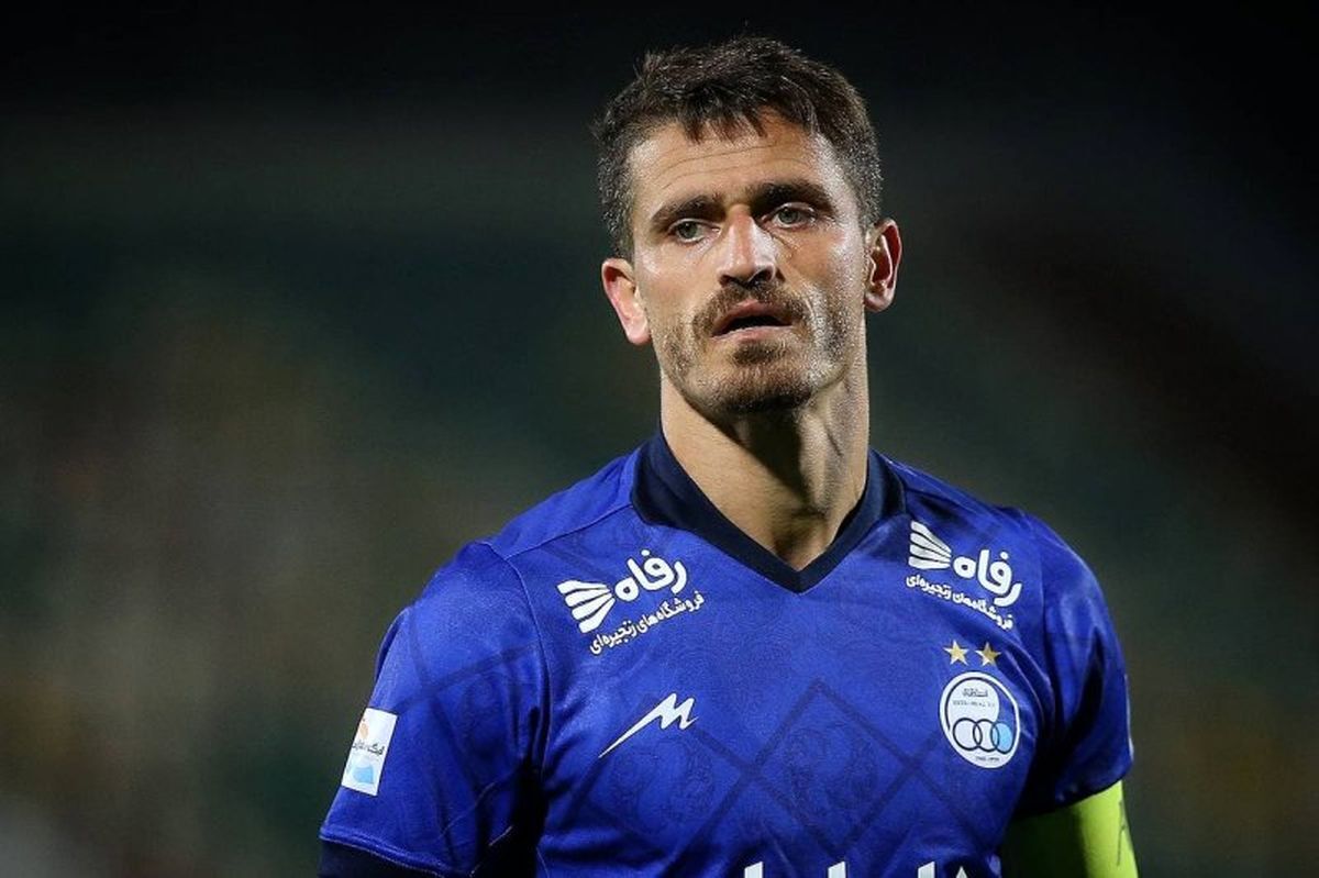 وریا غفوری در تلاش است مجوز حضور خود روی نیمکت استقلال را بگیرد. سازمان لیگ برای مربی استقلال کارت هم صادر کرده است!