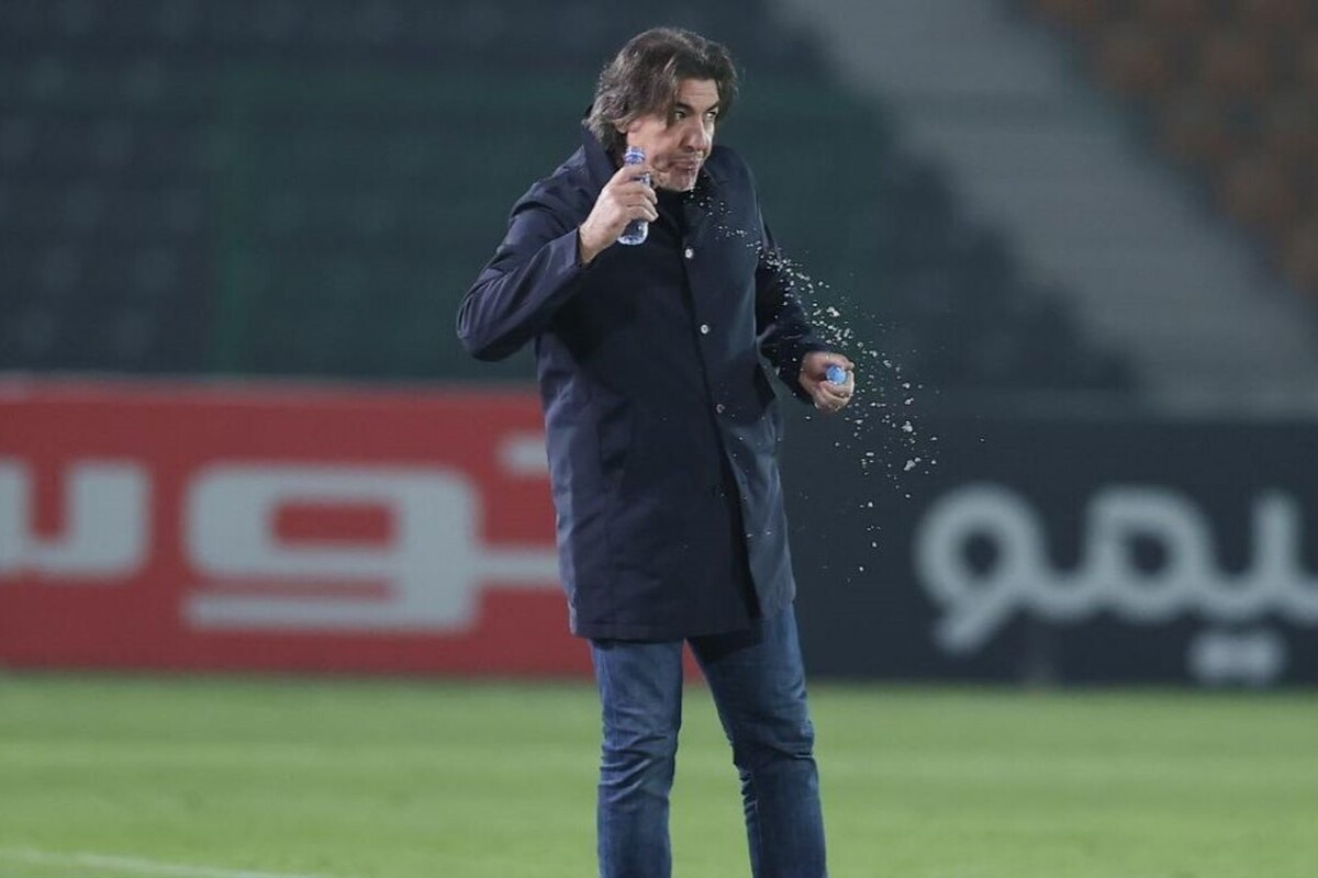 سرمربی پرتغالی آبی‌های تهران با اظهارات تند خود علیه داوری خود را در آستانه دربی پایتخت در خطر محرومیت قرار داد.