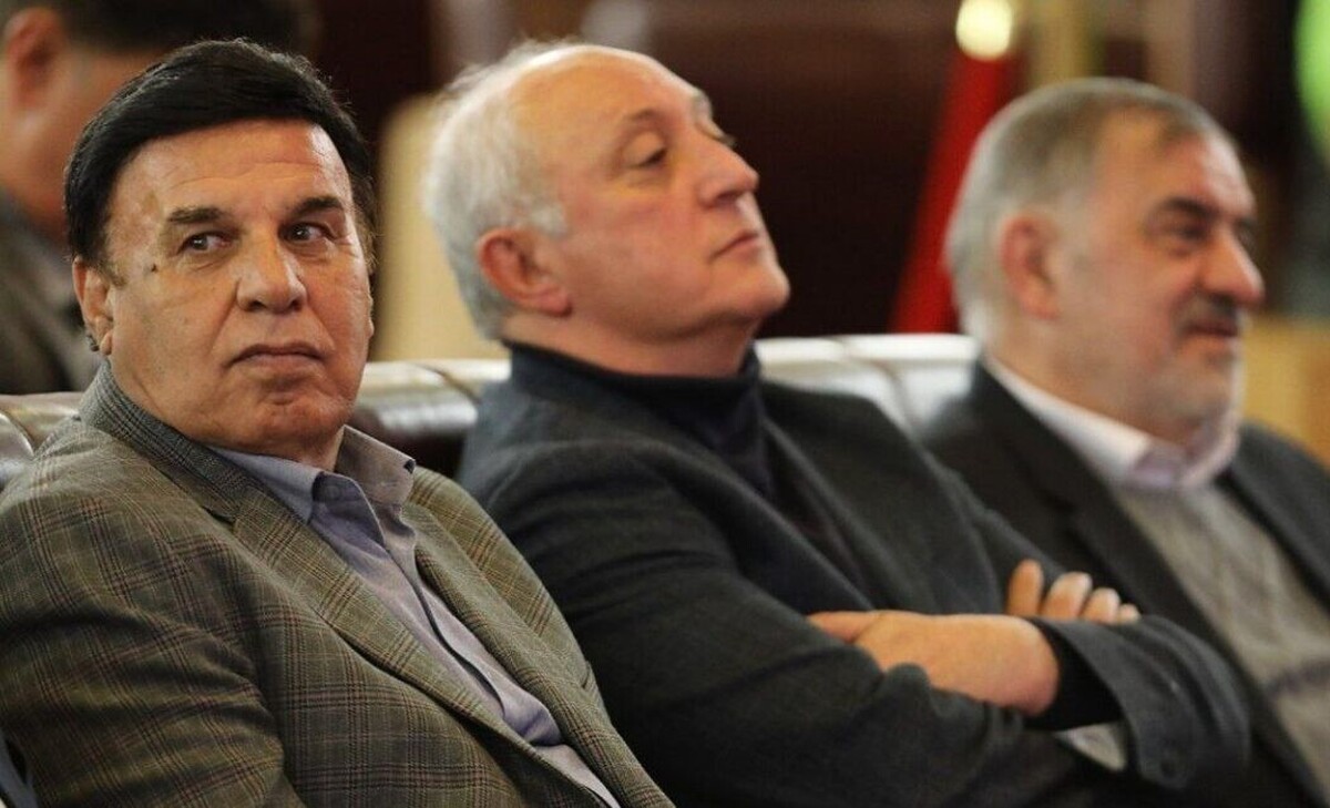 پرویز مظلومی، پیشکسوت باشگاه استقلال، معتقد است اگر استقلال بازی هجومی انجام دهد، قطعاً برنده دربی خواهد بود. مظلومی شانس این تیم را بیشتر می‌داند.