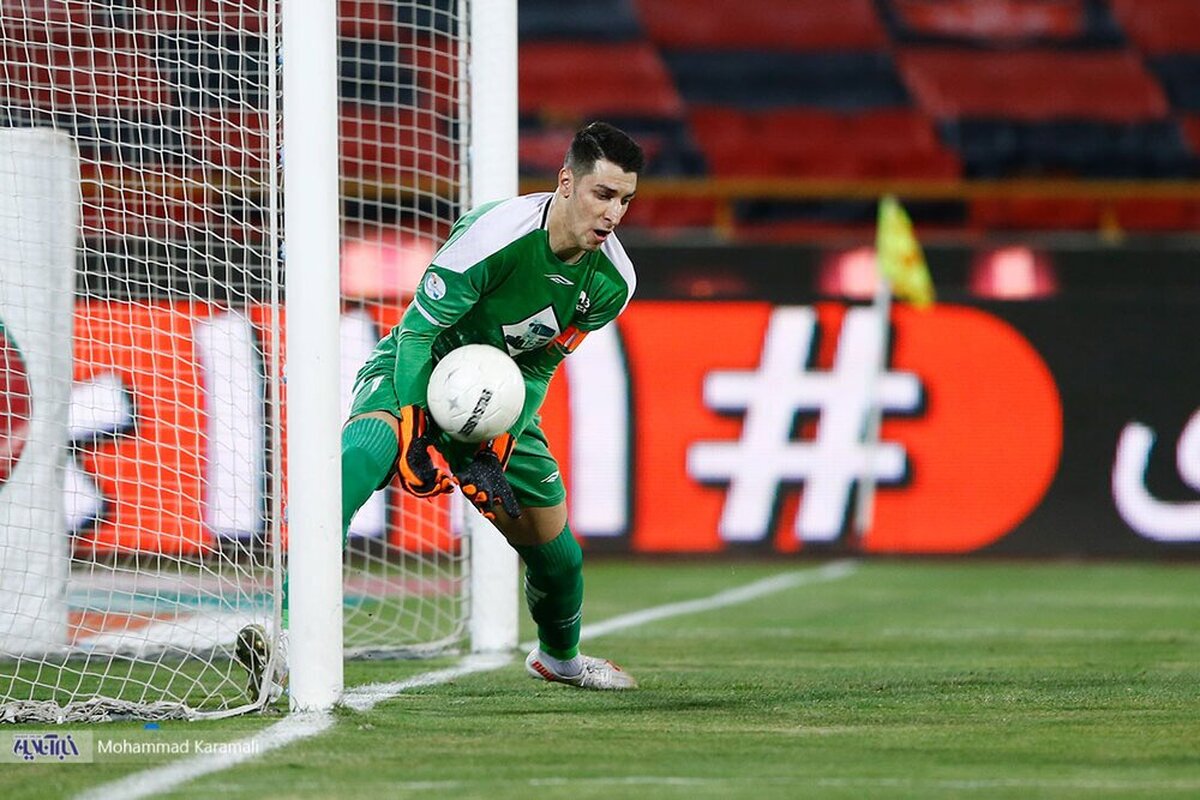 محمدرضا اخباری دروازه‌بان سپاهان در تمرینات قبل از بازی با مس رفسنجان دچار آسیب‌دیدگی از ناحیه مینیسک شد و حداقل ۳ تا ۴ هفته از میادین دور خواهد بود.