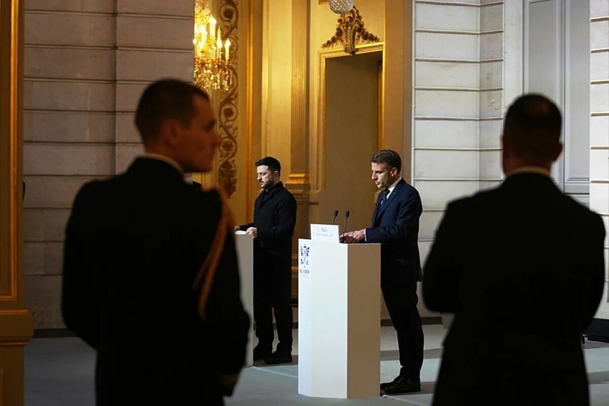 امانوئل مکرون رئیس جمهور فرانسه در اظهاراتی با بیان اینکه هنوز تصمیمی درباره طرح پیشنهادی آمریکا برای برقراری صلح در اوکراین نهایی نشده است، تاکید کرد: هیچ توافقی برای برقراری صلح در اوکراین بدون مشارکت اروپایی‌ها پیش نخواهد رفت.