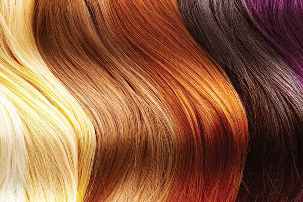 رنگ‌کردن مو، سنت تازه‌ای نیست. سال‌ها پیش، زمانی که خبری از رنگ‌های شیمیایی نبود، بیشتر زنان و مردان برای تغییر رنگ موهایشان سراغ ترکیبات طبیعی می‌رفتند؛ ترکیباتی که نه‌تنها به مو آسیب نمی‌زد، بلکه آن را تقویت هم می‌کرد.