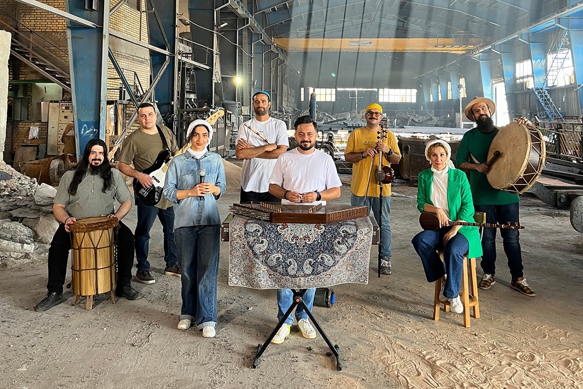 تازه ترین آلبوم گروه موسیقی «تارنوش» با عنوان «نیمه رها» در قالب یک بسته موسیقایی منتشر شد.