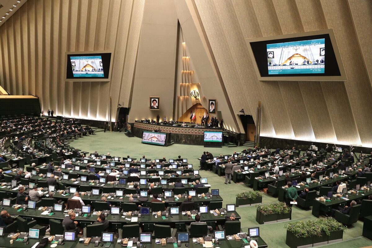 رئیس مجلس شورای اسلامی تأکید کرد: مجلس از روز یکشنبه آینده (۱۶ آذر ۱۴۰۴)، در سه شیفت لایحه الزامات و احکام موردنیاز قوانین بودجه‌های سنواتی را بررسی خواهد کرد.