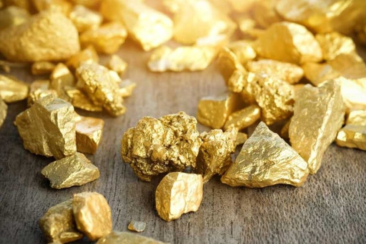 مدیرکل صنعت، معدن و تجارت خراسان جنوبی گفت: با اکتشافات جدید در معدن طلای شادان و شناسایی ۷ میلیون تن ذخایر جدید در این معدن که گواهی کشف آن صادر شده است و به‌زودی به پروانه بهره‌برداری الحاق می‌شود، ذخایر کان‌سنگ طلای خراسان جنوبی به ۷۶ میلیون تن رسید.