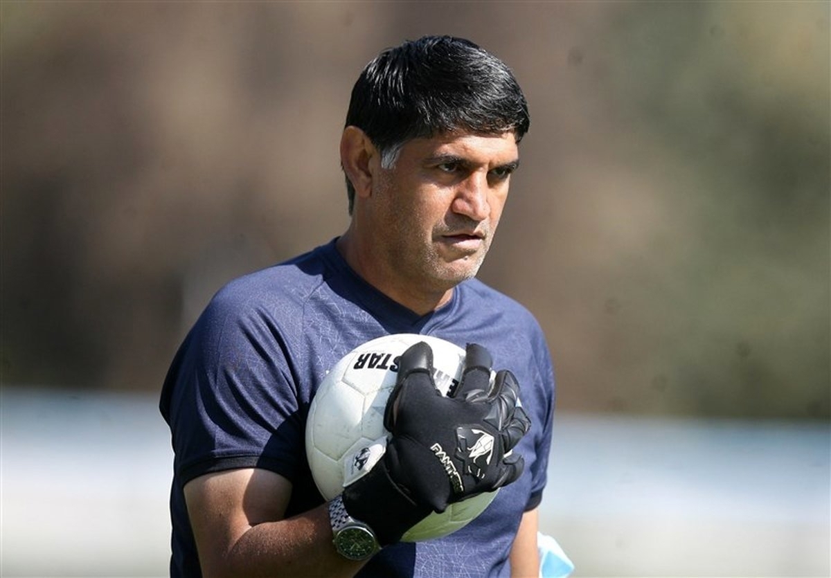 بهزاد غلام‌پور، مربی استقلال، از سوی ساپینتو مأموریت دارد تا آنتونیو آدان را به لحاظ روحی و روانی آماده دربی ۱۰۶ کند.