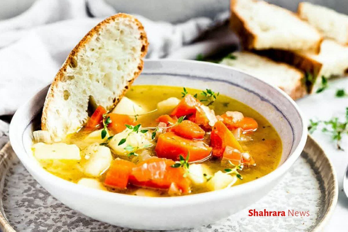 این روزها که هوا سردتر شده است سر و کله سوپ و آش هم پیدا می‌شود. امروز نسیم سرماخورده و قرار است مادر برایش سوپ درست کند.