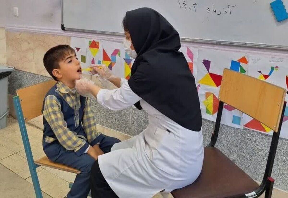 سرپرست واحد سلامت دهان و دندان معاونت بهداشت دانشگاه علوم پزشکی مشهد گفت: با توجه به اجرای برنامه وارنیش فلوراید برای پیشگیری از بروز پوسیدگی دندان در دانش‌آموزان مقاطع ابتدایی متاسفانه به دلیل باور‌های غلط موجود در والدین نسبت به این موضوع، امسال این برنامه برای ۴۲.۵ درصد گروه هدف اجرا شد.