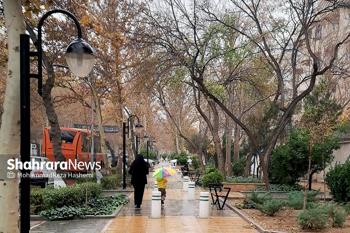 امروز (چهارشنبه، ۱۲ آذرماه) نخستین باران آخرین ماه پاییز ۱۴۰۴ در مشهد بارید.