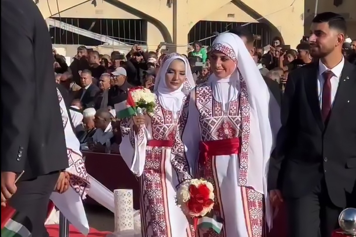 مراسم عروسی جمعی از فلسطینی‌ها در میان آوار برگزار شد.