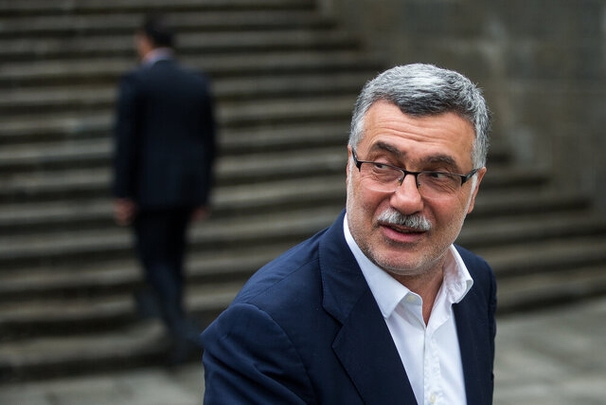 وزیر بهداشت به گروه‌های پرخطر توصیه کرد در روزهای پایانی فصل پاییز که ابتلا به آنفلوانزا روند افزایشی می‌یابد واکسن بزنند.