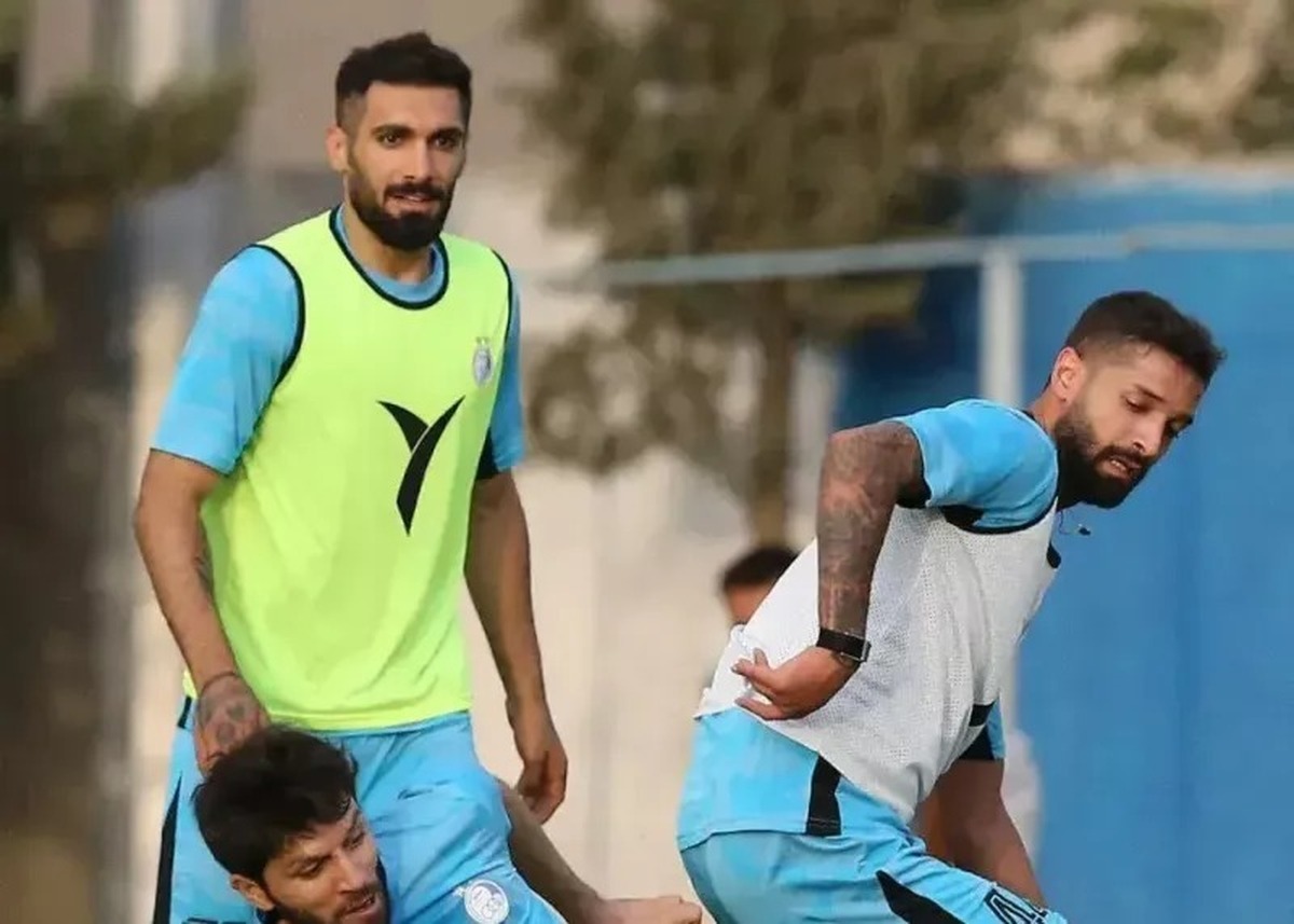 آرمین سهرابیان و عارف آقاسی با رفتار‌های اخیر خود بزرگ‌ترین لطمه را به استقلال در دربی ۱۰۶ وارد کرده و نیمکت این تیم را خالی از بازیکن کردند.