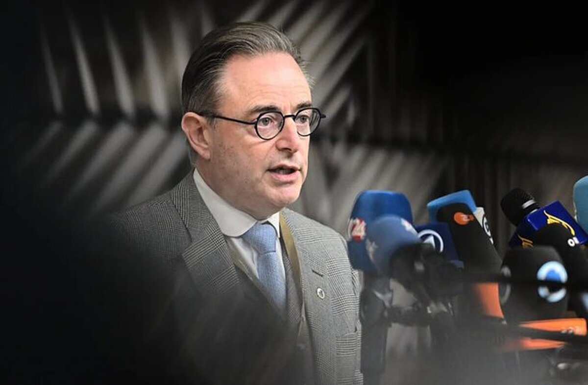 نخست‌وزیر بلژیک با بیان اینکه تصور شکست روسیه در جنگ اوکراین یک «توهم» است، گفت ایده استفاده از دارایی‌های مسدودشده روسیه به‌سود اوکراین در تاریخ بی‌سابقه است و اجرایی به نظر نمی‌رسد.