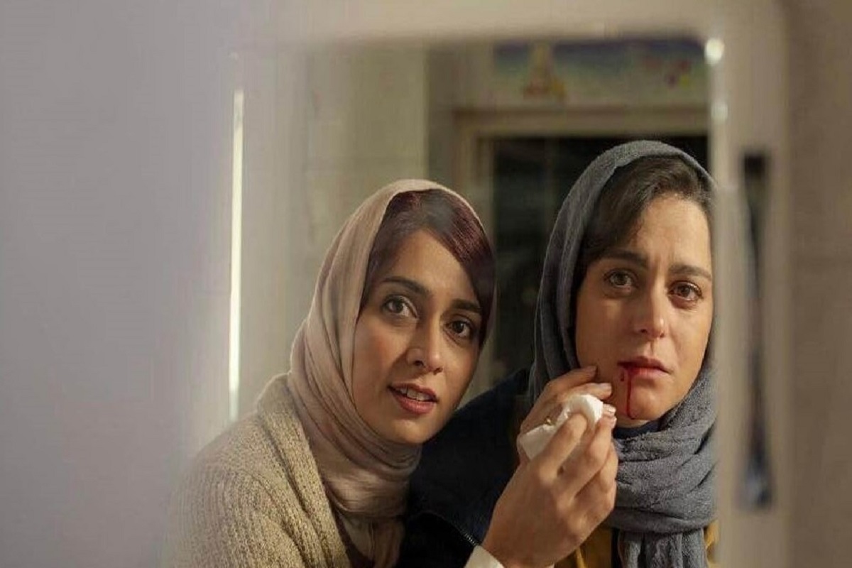 بیش از ۳۰ عنوان فیلم سینمایی و انیمیشن برای روز‌های پنج‌شنبه و جمعه (۱۳ و ۱۴ آذرماه) روی آنتن خواهند رفت.