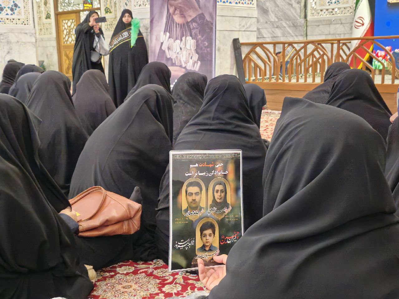 تکریم ۵۰۰ مادر و همسر شهید و تجلیل از خانواده شهدای اقتدار در حرم مطهر امام رضا(ع) تکریم ۵۰۰ مادر و همسر شهید و تجلیل از خانواده شهدای اقتدار در حرم مطهر امام رضا(ع)