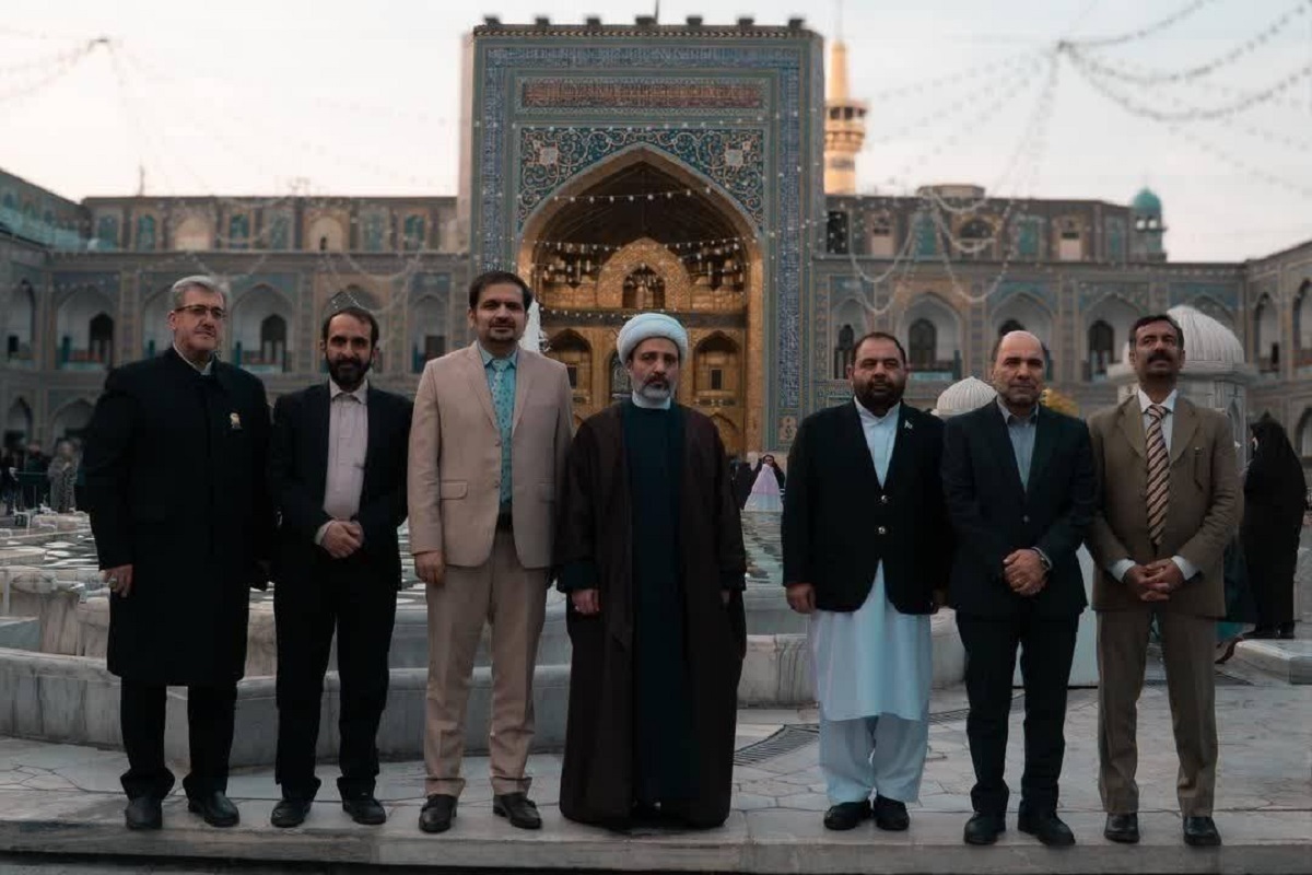 وزیر فرهنگ و میراث ملی پاکستان با حضور در بارگاه امام‌رضا(ع)، مشهد را یکی از مهم‌ترین مقاصد فرهنگی و معنوی مردم پاکستان در سفر به ایران دانست.