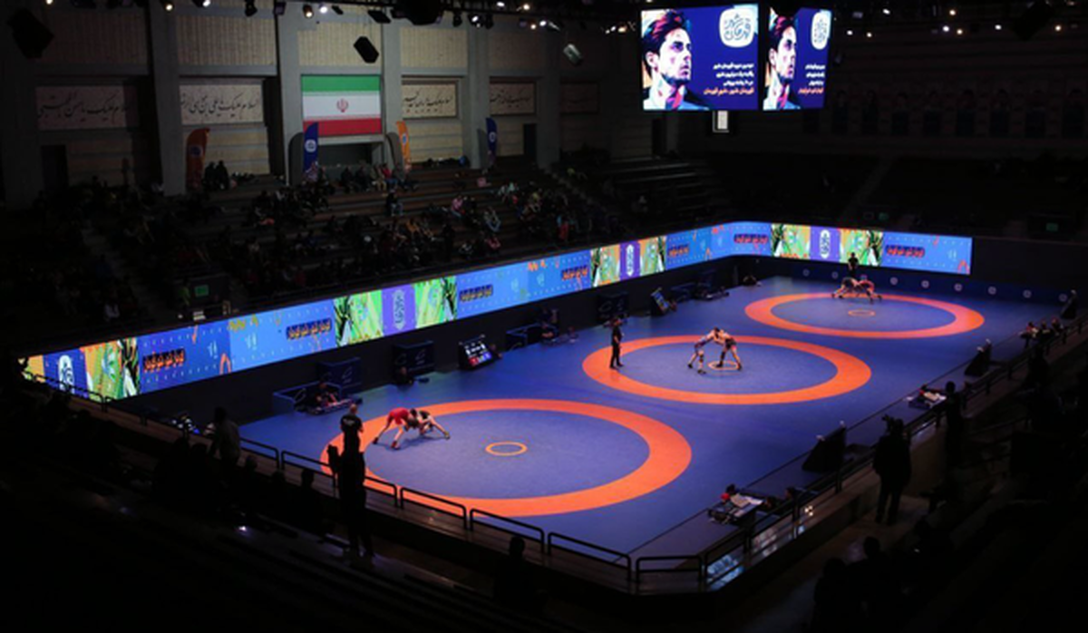 تیم‌های استقلال قم و نفت و گاز زاگرس عصر امروز در فینال لیگ برتر کشتی فرنگی با هم رقابت می‌کنند.