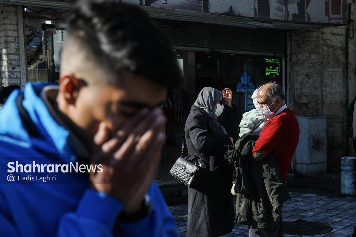 معاون بهداشت وزارت بهداشت، درمان و آموزش پزشکی، با اشاره به هم‌زمانی شیوع آنفلوانزا و آلودگی هوا، بر لزوم مراقبت از گروه‌های آسیب‌پذیر تأکید کرد و گفت: وقتی آلودگی زیاد باشد، میزان انتقال و انتشار آنفلوانزای فعلی (H۳N۲) حداقل ۱۰ برابر می‌شود.