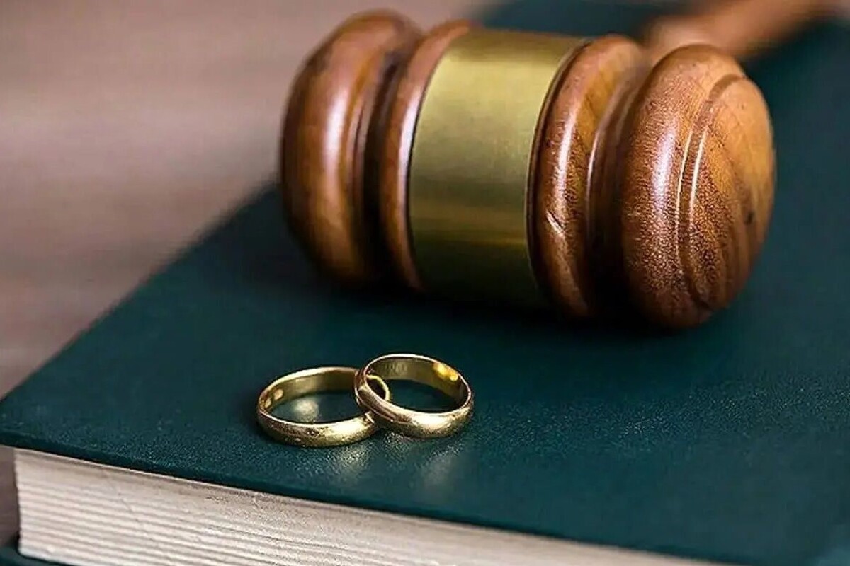 نماینده اصفهان در مجلس شورای اسلامی، گفت: پیشنهاد این بود محکومیت‌ها تا ۱۴ سکه، حتی محکومیت زندان هم داشته باشد؛ یعنی دقیقاً طبق ماده ۳ عمل شود، اما از ۱۴ سکه به بالا دیگر محکومیتی وجود نداشته باشد؛ به این معنا که صرفاً جنبه مالی باقی بماند و نه زندان و نه سامانه نظارت الکترونیکی اعمال نشود.