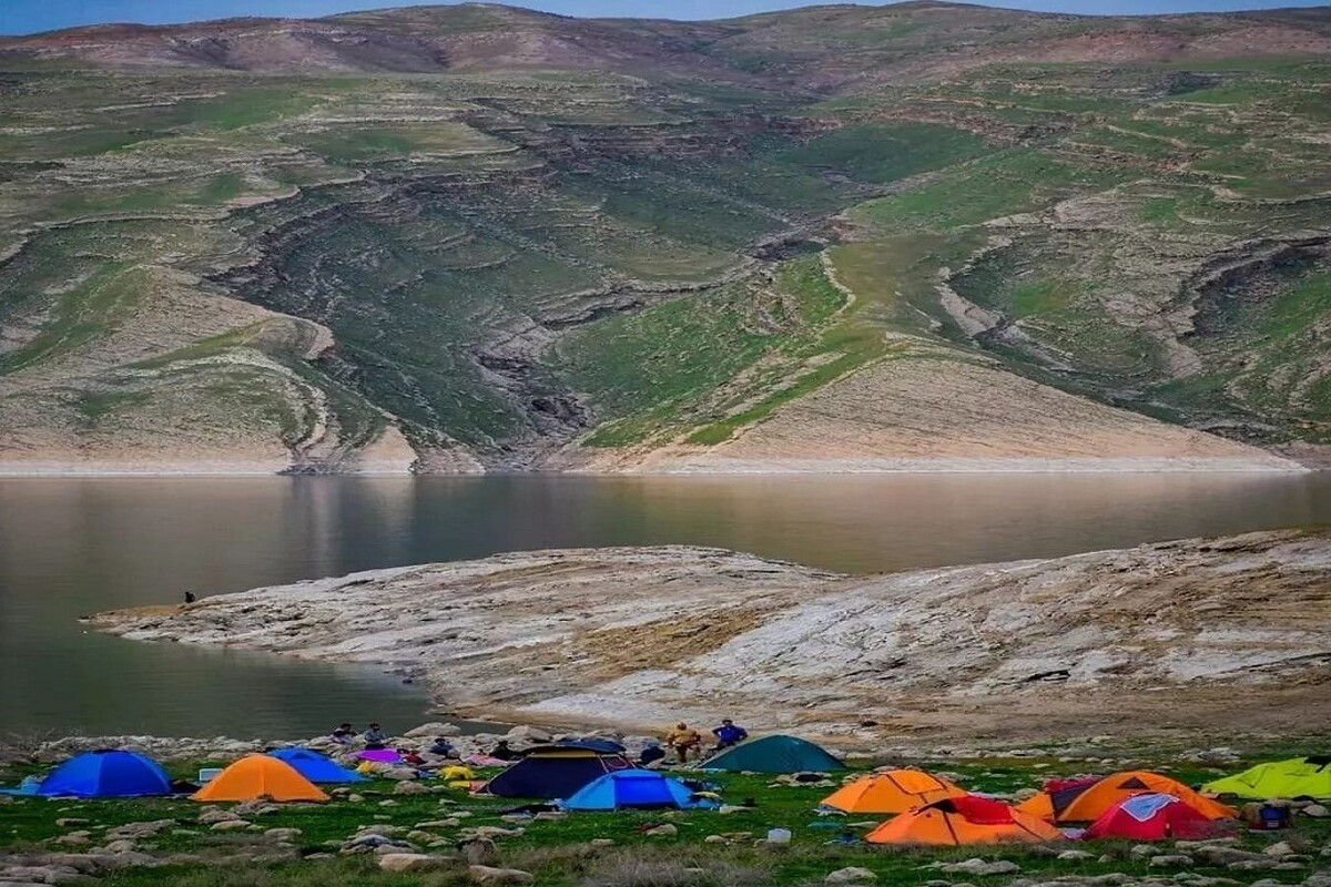 رودی به نام سیمره در استان ایلام واقع شده است و سد سیمره نیز در مسیر همین رود قرار دارد. این سد به منظور تولید انرژی احداث شده است، اما در عین حال از طبیعت زیبایی نیز برخوردار است.