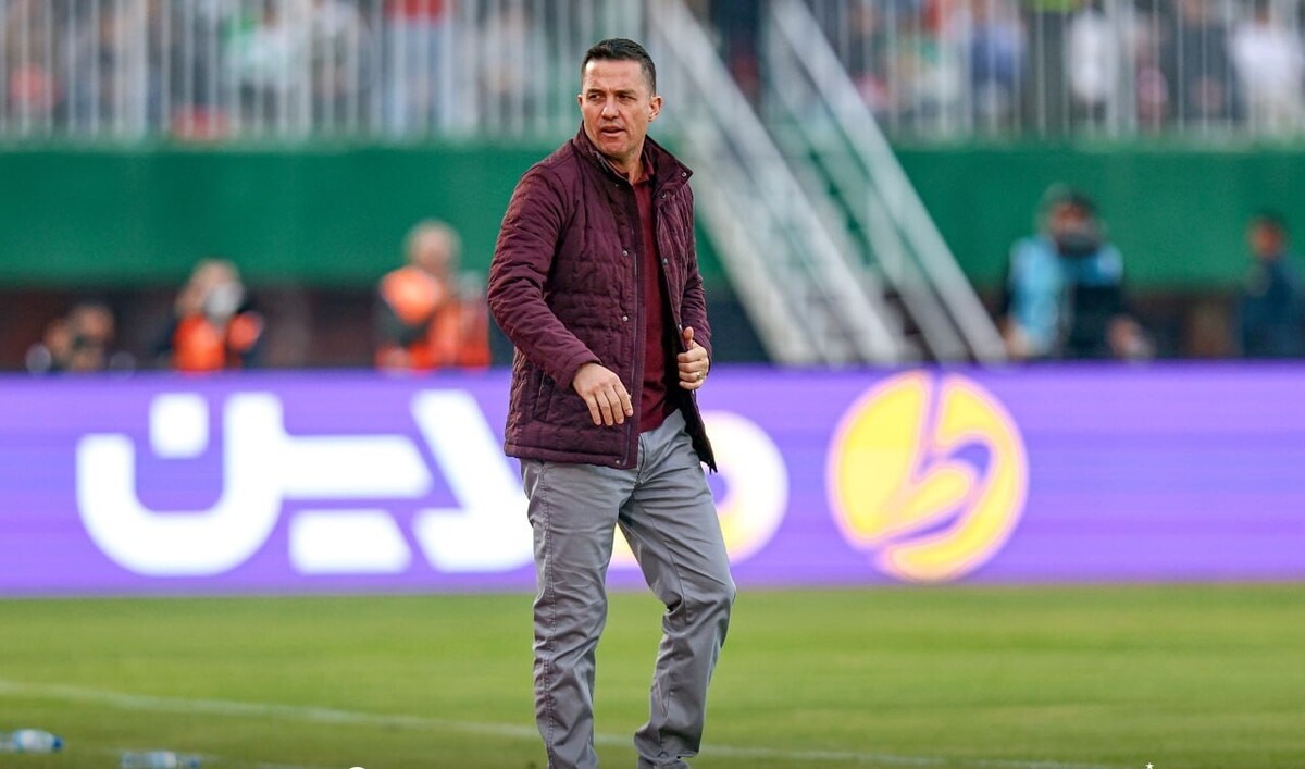 سرمربی پرسپولیس، بابت تساوی به‌دست‌آمده و نمایش نامطلوب تیمش در دربی ۱۰۶، از هواداران عذرخواهی کرد.