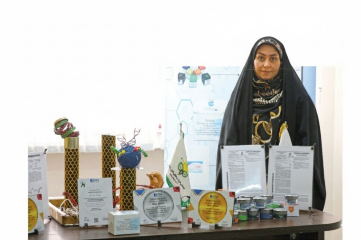 دکتر ماریا بیهقی، پژوهشگر حوزه بیوتکنولوژی، امروز یکی از فناوران برتر کشور است؛ زنی که برای برآوردن آرزوی مادرش، درمان را به رسالت زندگی‌اش تبدیل کرده است.