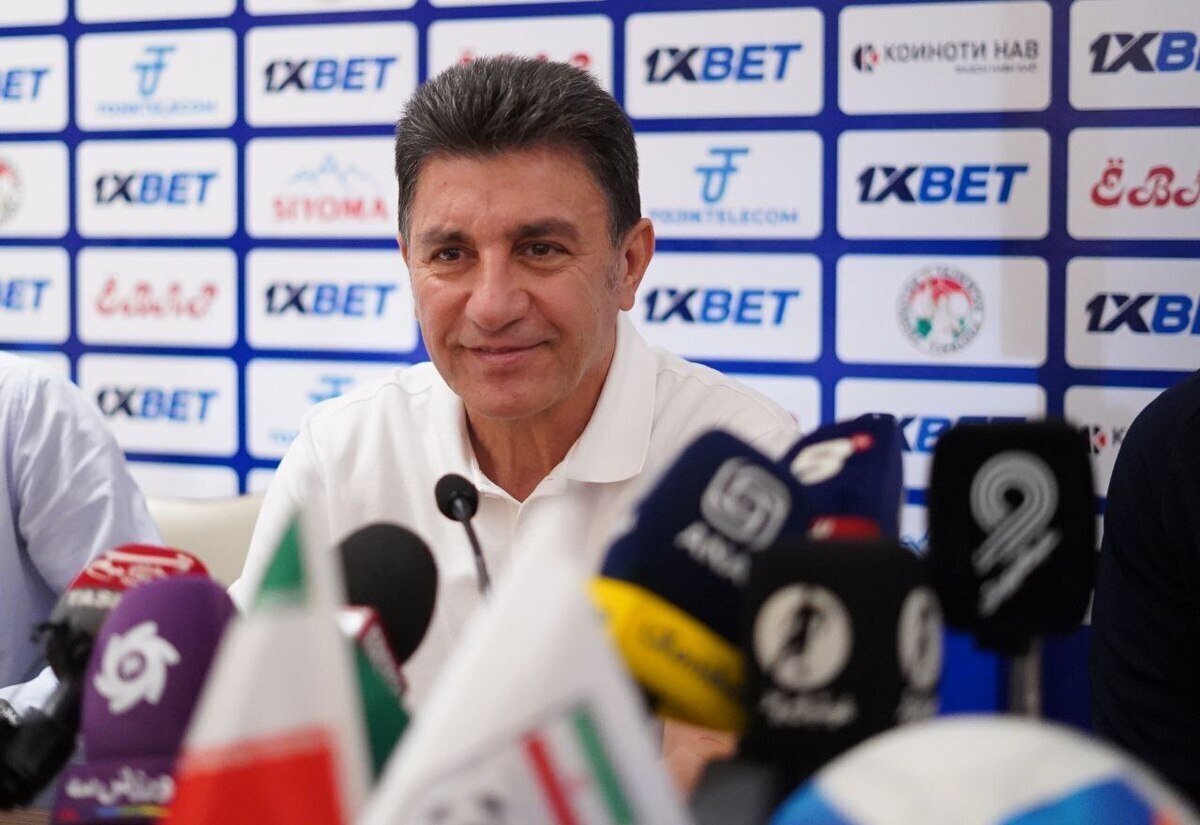 امیر قلعه‌نویی پیش از مراسم قرعه‌کشی جام جهانی ۲۰۲۶ در واشنگتن، در برنامه فوتبال برتر پیش بینی کرده بود که با تیم‌های بلژیک، مصر و هاییتی همگروه خواهد شد که پس از برگزاری مراسم قرعه‌کشی جام جهانی مشخص شد ایران با تیم‌های بلژیک، مصر و نیوزلند همگروه شد.