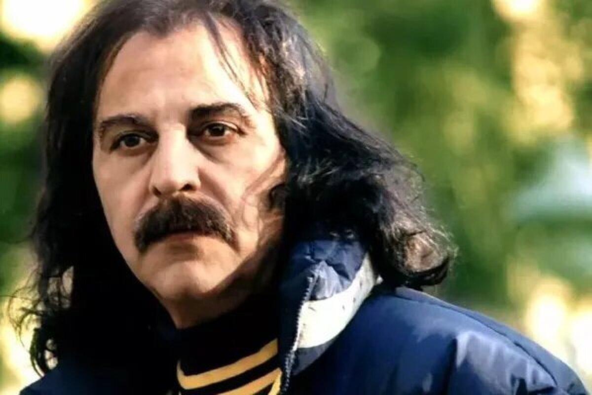 خداحافظی «پدر راک ایران» از دنیای موسیقی برای جامعه هنری و طرفدارانش خبری تلخ بود. کوروش یغمایی که به موسیقی مدرن ایران هویتی تازه بخشید، در سن ۷۹ سالگی با جهان موسیقی وداع و صحنه حرفه‌ای را ترک کرد.