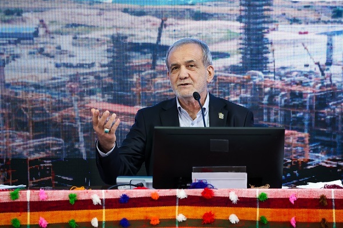 رئیس جمهور طرح انتقال آب دریای عمان به فلات مرکزی (حد فاصل سیرجان تا اصفهان) که با حمایت عمده شرکت فولاد مبارکه اجرا شده است را افتتاح کرد.