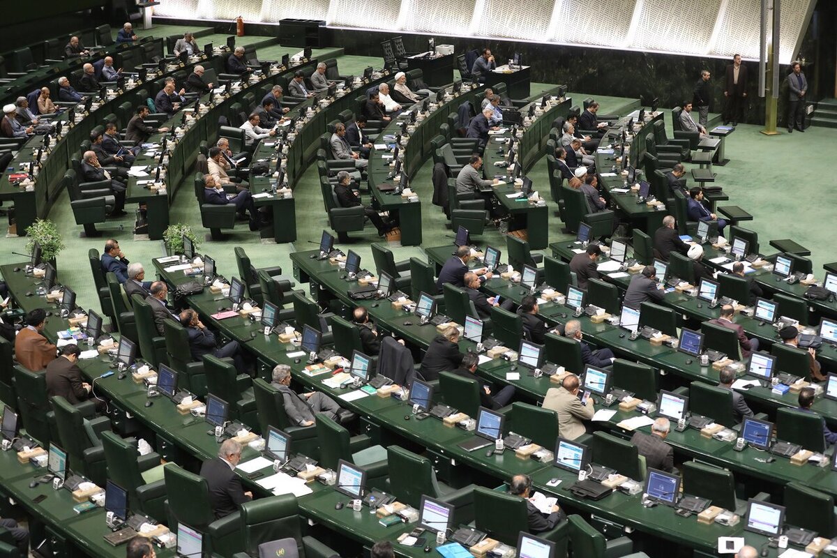 بررسی لایحه احکام مورد نیاز قوانین بودجه‌های سنواتی، سؤال از وزیر نیرو و گزارشی درباره بررسی علل وقوع آتش‌سوزی جنگل‌های هیرکانی منطقه الیت ازجمله موارد کاری مجلس در هفته جاری است.