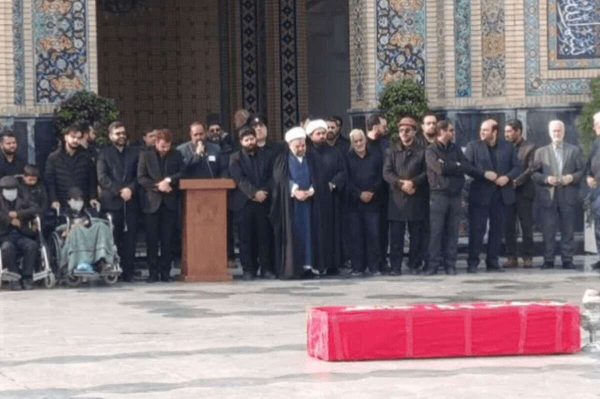 پیکر «محمدسبحان سقاب‌‌اصفهانی»، پسر کوچک معاون رئیس‌جمهور، صبح امروز، ۱۵ آذرماه، در صحن کوثر حرم رضوی تشییع شد.