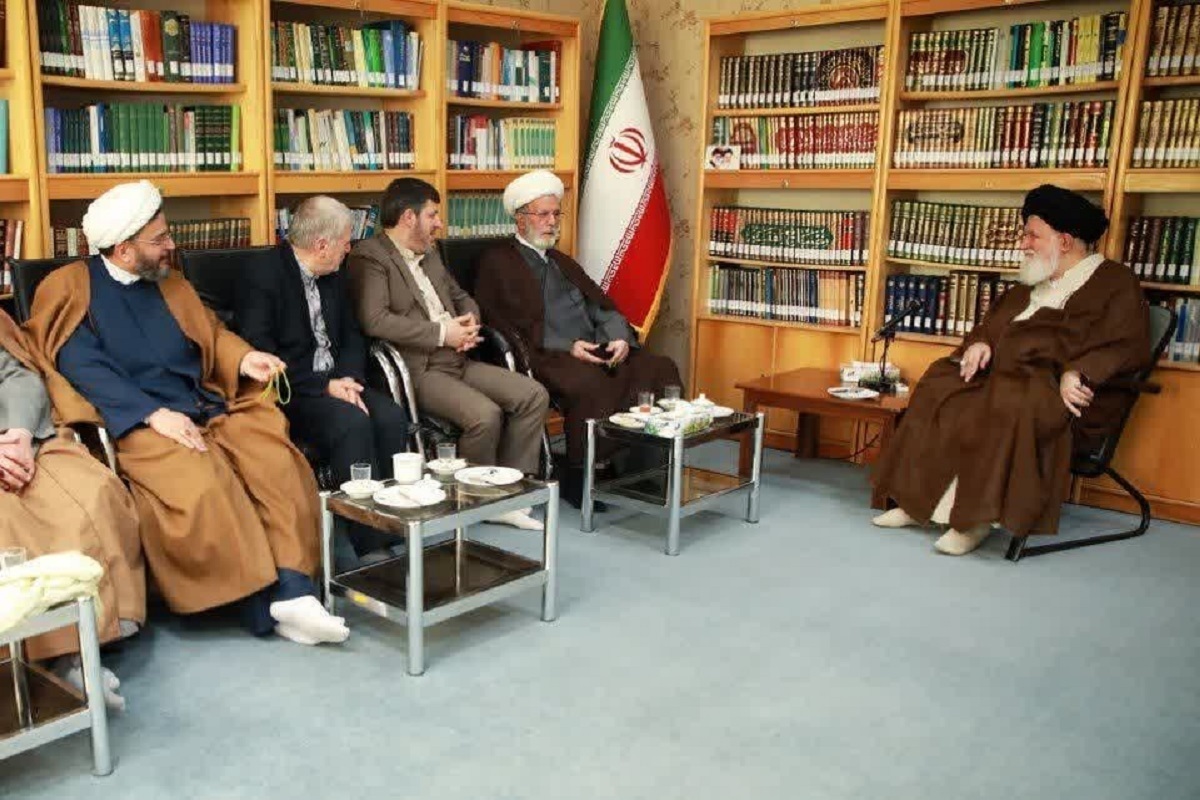 نماینده ولی فقیه در خراسان رضوی با اشاره به گذشت بیش از پنج دهه از درگذشت آیت الله میلانی، بر نقش تحول‌ساز او در سامان‌دادن به ساختار طلبگی، نظام‌مند کردن مسیر تحصیل حوزوی و حساسیت نسبت به ارتقای سطح علمی اهل منبر تأکید کرد و گفت: اندیشه نظام‌مند آیت‌الله میلانی امروز نیز می‌تواند مسیر تحول حوزه را جهت‌دهی کند.