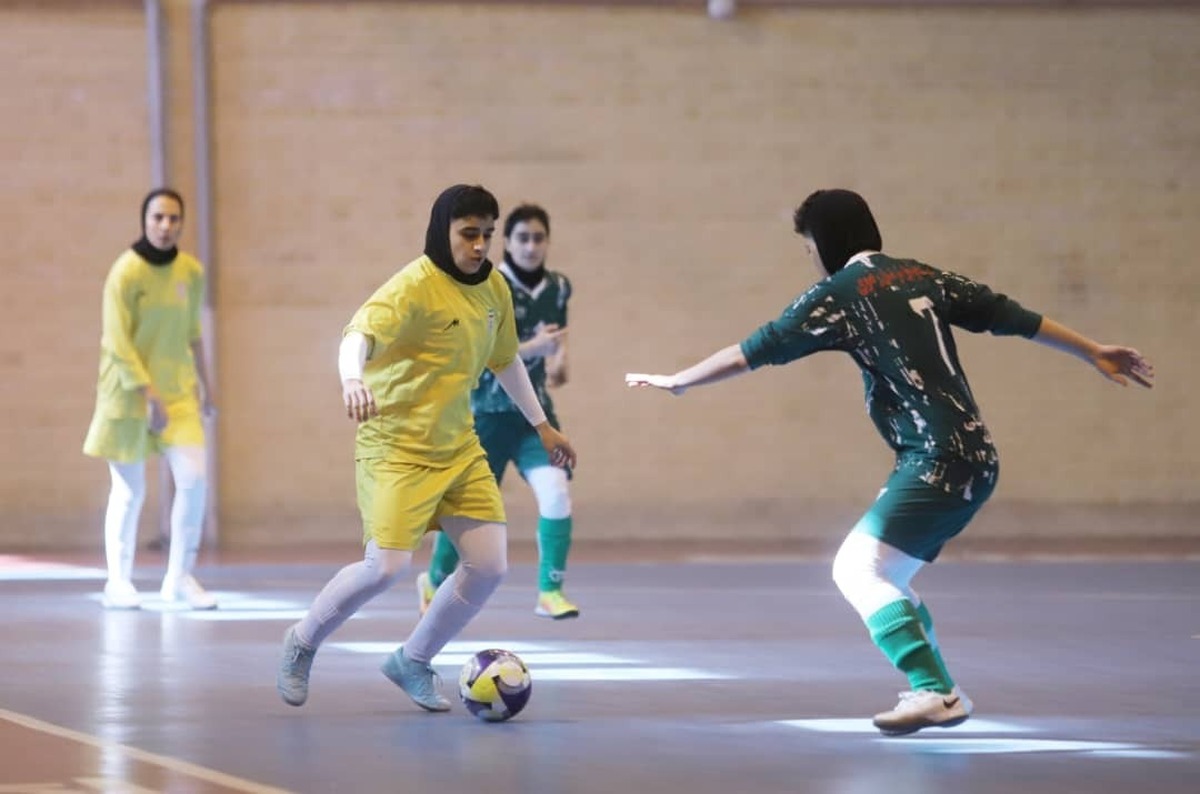 دیدار‌های هفته پنجم لیگ برتر فوتسال زنان در حالی برگزار شد که تیم هیات فوتبال خراسان رضوی نتوانست مقابل پالایش نفت اصفهان به برتری دست یابد و بازی را واگذار کرد.