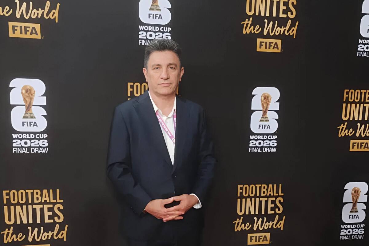 سرمربی تیم ملی فوتبال ایران در حاشیه مراسم قرعه‌کشی جام جهانی ۲۰۲۶ در واشنگتن با چند چهره مطرح فوتبال جهان از جمله ناگلزمن و دلافوئنته دیدار کرد.