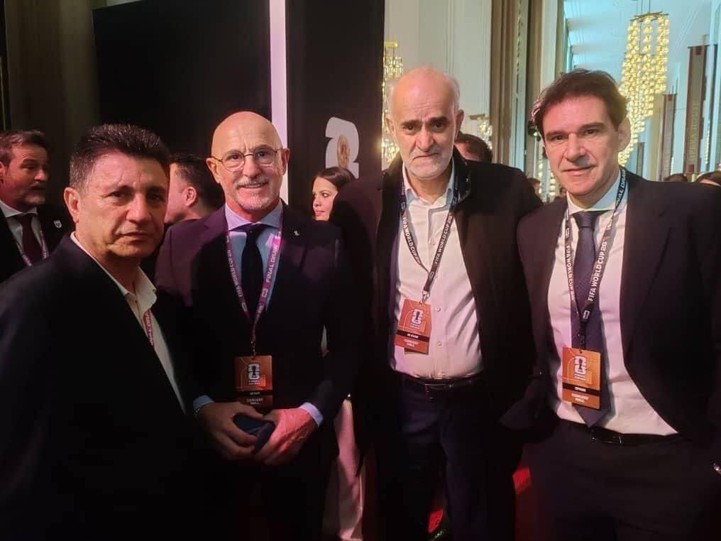 دیدار قلعهنویی با سرمربیان آلمان و اسپانیا در مراسم قرعهکشی جام جهانی ۲۰۲۶ + عکس دیدار قلعهنویی با سرمربیان آلمان و اسپانیا در مراسم قرعهکشی جام جهانی ۲۰۲۶ + عکس