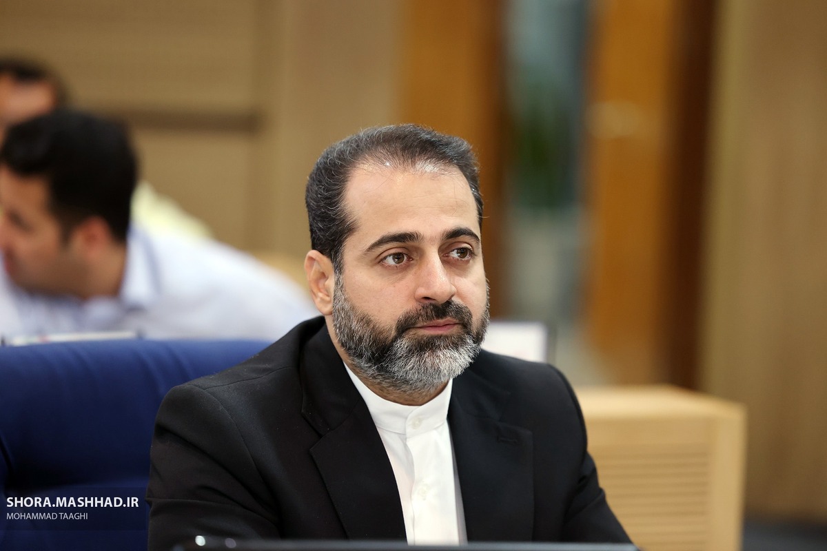 رئیس کمیسیون برنامه و بودجه شورای اسلامی شهر مشهد مقدس گفت: نقش حسابداران در استقرار انضباط مالی، ارتقای شفافیت و صیانت از منابع عمومی در مدیریت شهری بسیار پررنگ و راهبردی است و بخش قابل توجهی از تصمیم‌سازی‌های دقیق و مبتنی بر عدالت مالی در شهرداری به پشتوانه تلاش مستمر این قشر متخصص انجام می‌شود.