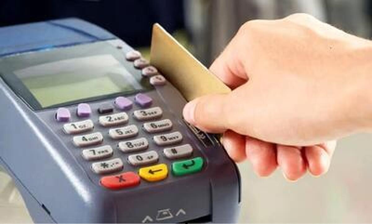 در پی انتشار شایعات اخیر درباره تغییرات سازوکار مالیات بر ارزش افزوده، سخنگوی سازمان امور مالیاتی اعلام کرد: برخی اصناف با ادعای «کسر آنی مالیات» اقدام به دریافت مبالغ اضافی از مشتریان کرده‌اند؛ ادعایی که غیرقانونی و فاقد مبنای مالیاتی است.