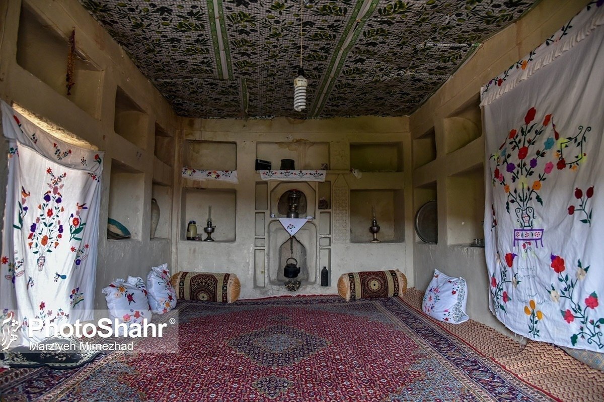 معاون گردشگری اداره کل میراث‌فرهنگی، گردشگری و صنایع‌دستی خراسان رضوی گفت: کمیته برنامه‌ریزی استان در آخرین جلسه خود پس از بررسی طرح‌های ایجاد اقامتگاه‌های بوم‌گردی و سنتی برای ۲۵ واحد منتخب موافقت اصولی اولیه صادر کرد.