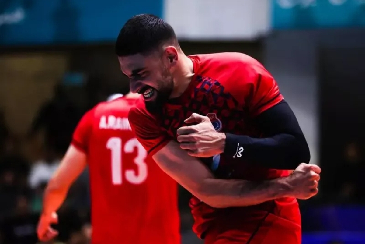 رقابت برای عنوان امتیازآورترین بازیکن لیگ برتر والیبال ایران پس از چهار هفته به اوج رسیده و علی حاجی‌پور با عبور از مرز ۹۰ امتیاز در صدر ایستاده است.