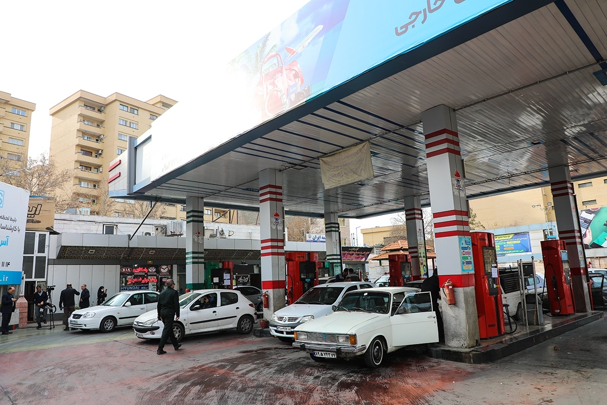 سخنگوی دولت از اعمال تعرفه‌های جدید بنزین از ۲۲ آذر ۱۴۰۴ خبر داد.